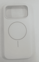 כיסוי גב Blaze Hybrid Silk MagSafe לסמארטפון IPhone 17 Pro צבע לבן כיסוי גב Blaze Hybrid Silk MagSafe לסמארטפון IPhone 17 Pro צבע לבן