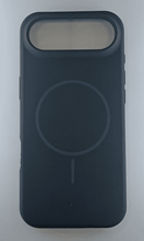 כיסוי גב Blaze Hybrid Silk MagSafe לסמארטפון IPhone 17 Air צבע שחור כיסוי גב Blaze Hybrid Silk MagSafe לסמארטפון IPhone 17 Air צבע שחור